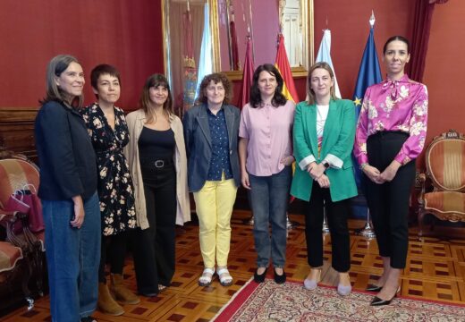 O Concello de Santiago recibe a visita do equipo da película ‘O Corno’, gañadora da Cuncha de Ouro en San Sebastián